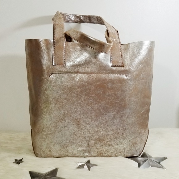 SOLD Frye Carson tote bag metallic gold leather - Picture 2 of 8